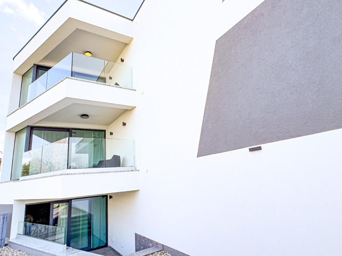 Villa Mirno More Apartments Malinska Eksteriør bilde