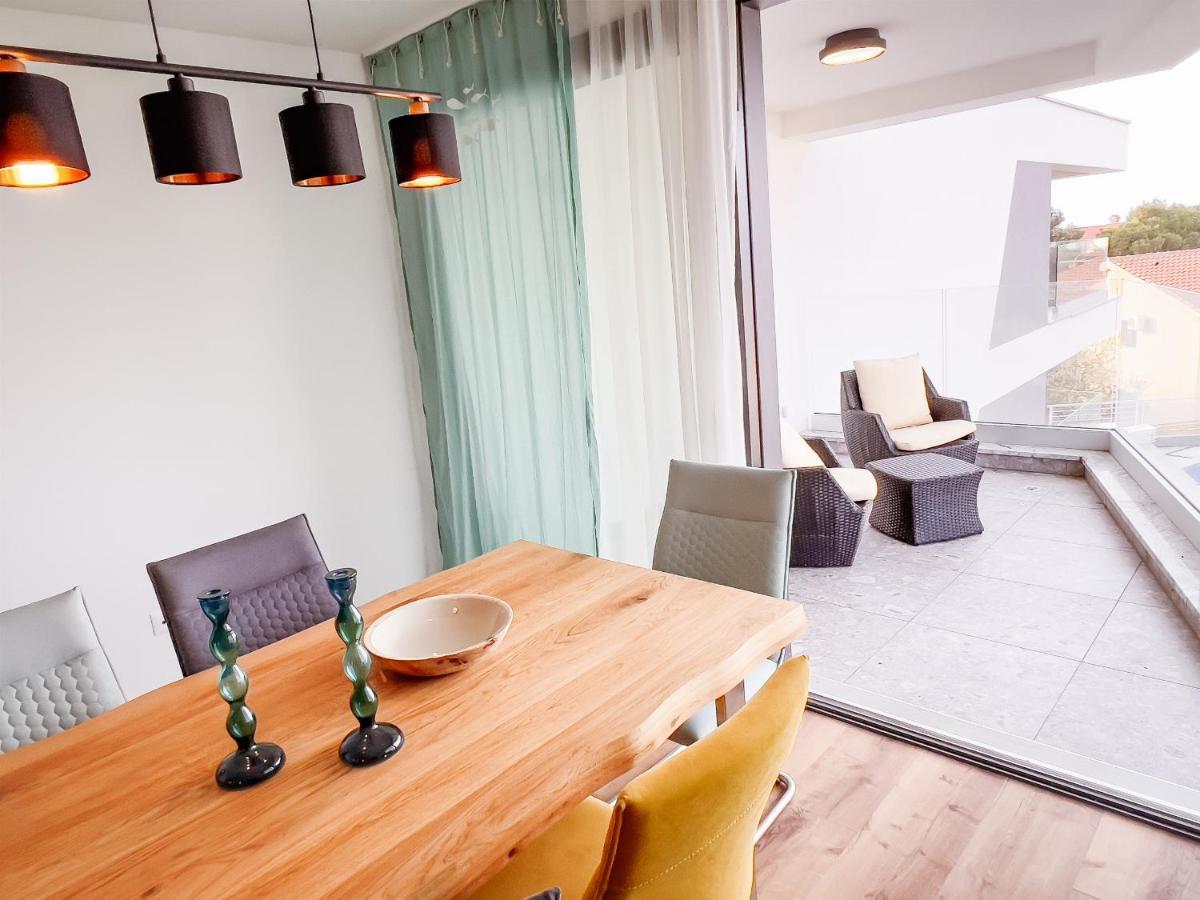 Villa Mirno More Apartments Malinska Eksteriør bilde