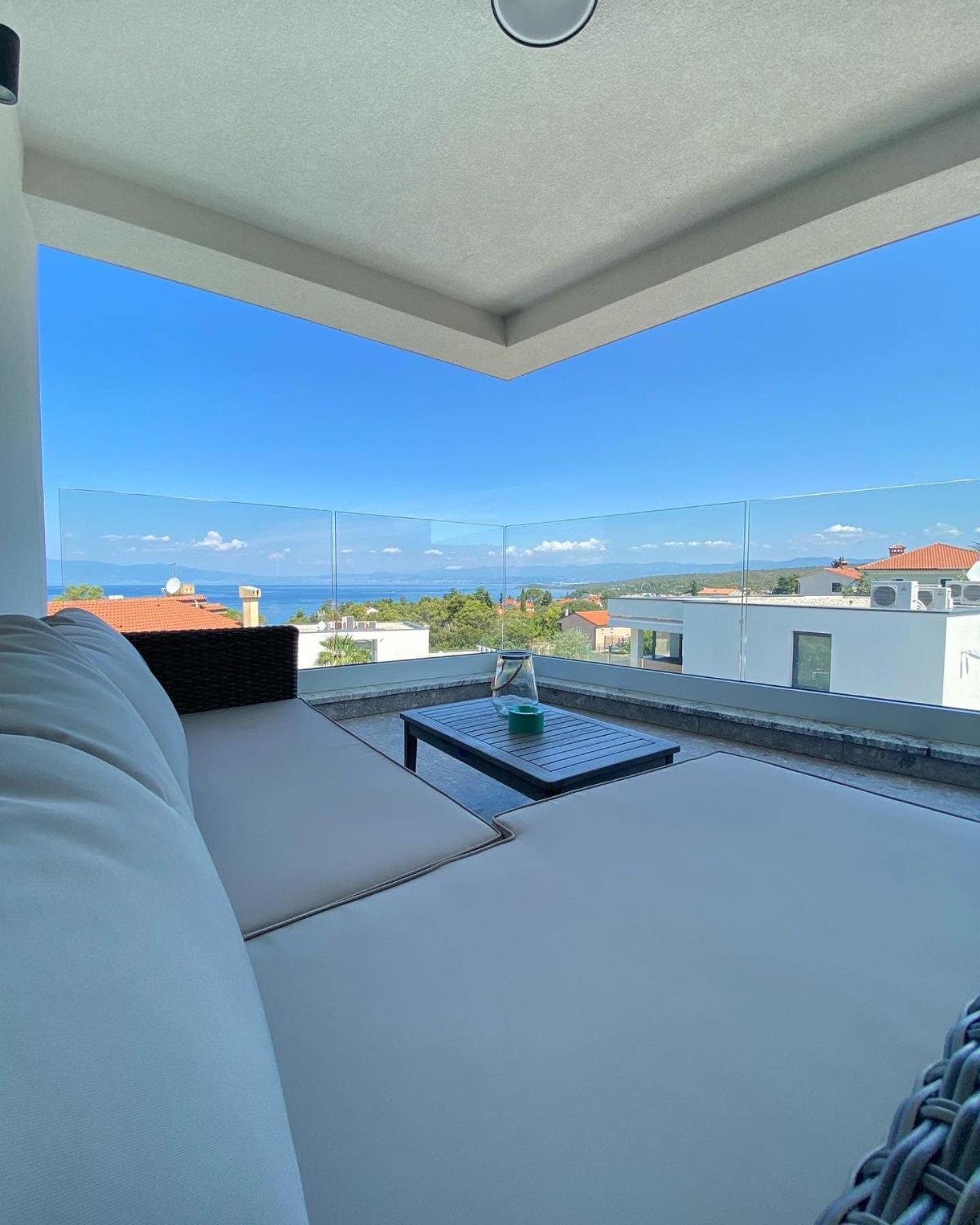 Villa Mirno More Apartments Malinska Eksteriør bilde